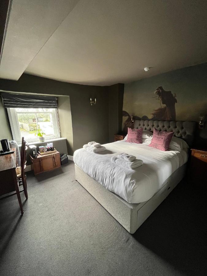 The Kings Arms Hotel Didmarton ภายนอก รูปภาพ