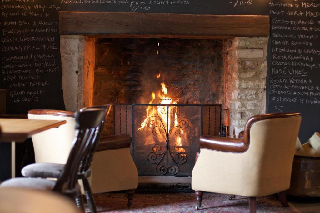 The Kings Arms Hotel Didmarton ภายนอก รูปภาพ
