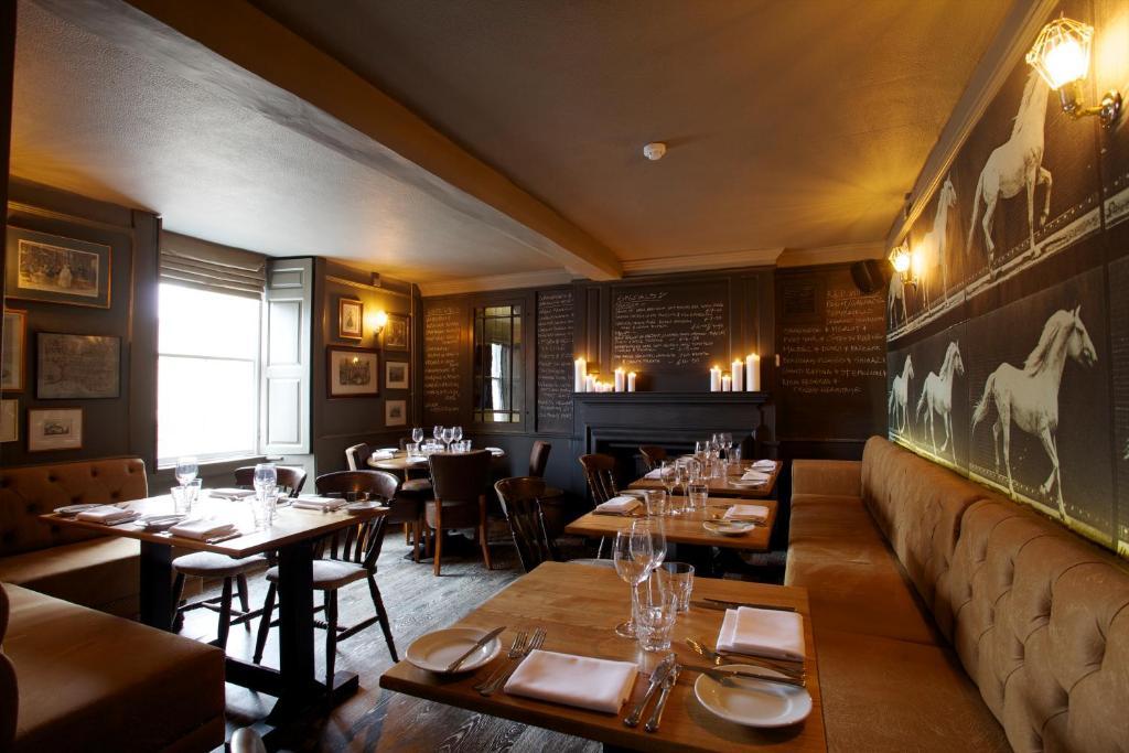 The Kings Arms Hotel Didmarton ภายนอก รูปภาพ