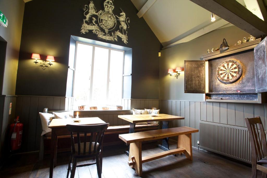 The Kings Arms Hotel Didmarton ภายนอก รูปภาพ