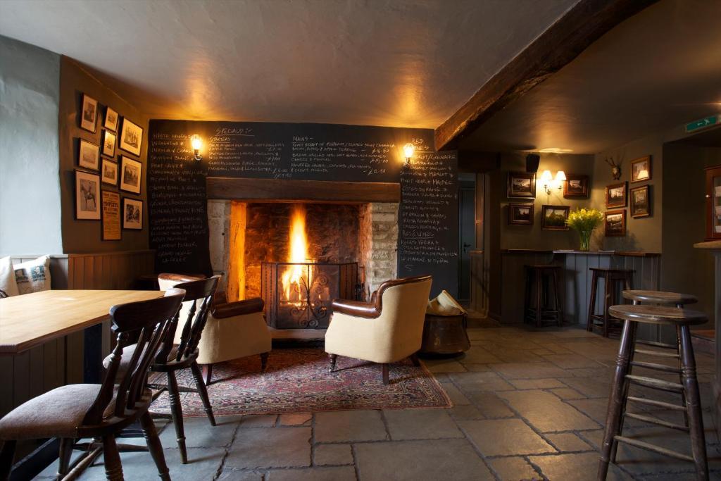 The Kings Arms Hotel Didmarton ภายนอก รูปภาพ